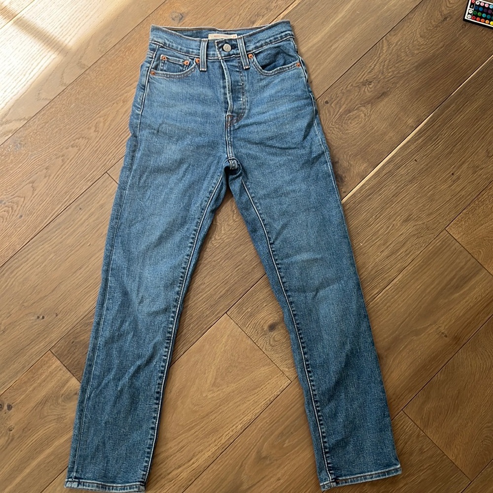 wedgie straight levi’s - size 24 - med wash